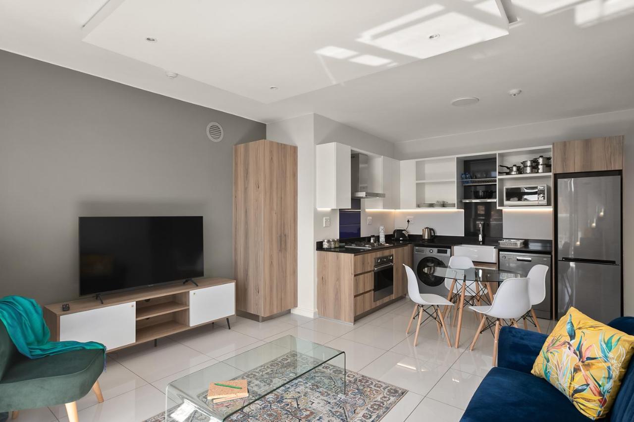 The Median Rosebank Luxury Apartment - Building With Generator Johannesburg Exterior photo