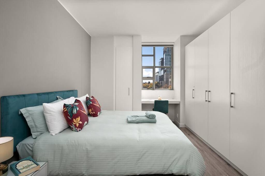 The Median Rosebank Luxury Apartment - Building With Generator Johannesburg Exterior photo