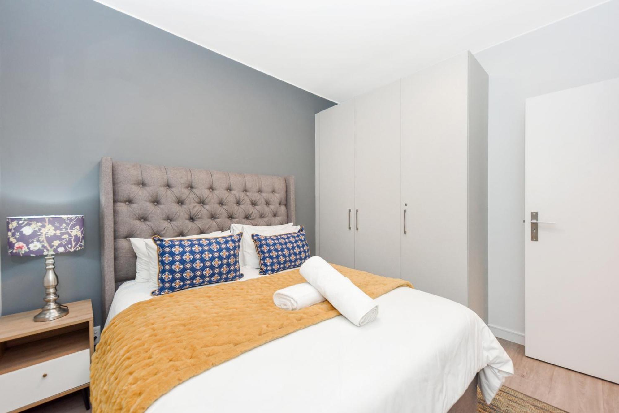The Median Rosebank Luxury Apartment - Building With Generator Johannesburg Exterior photo