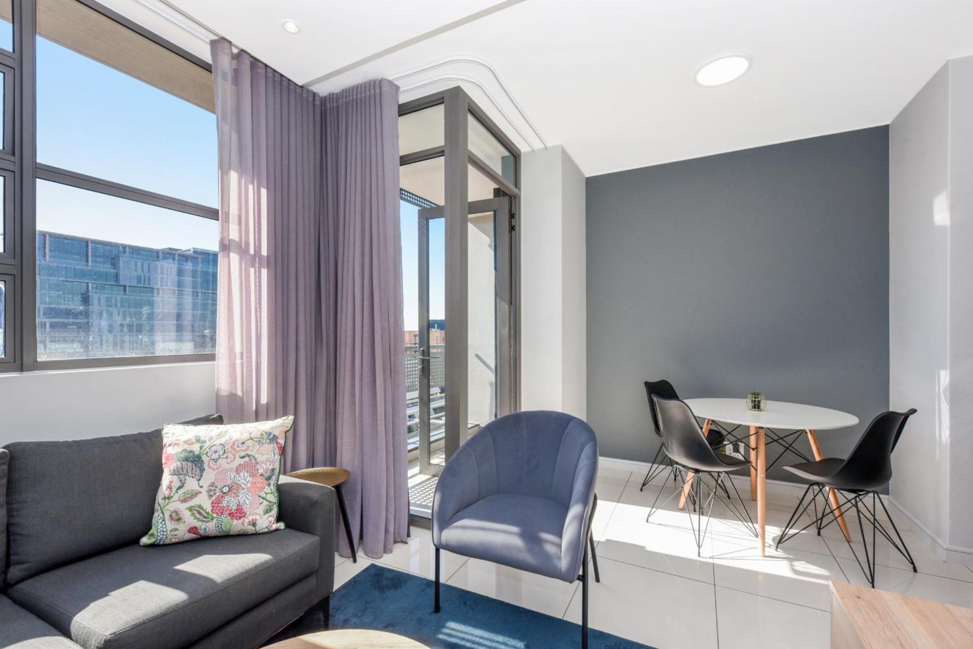 The Median Rosebank Luxury Apartment - Building With Generator Johannesburg Exterior photo