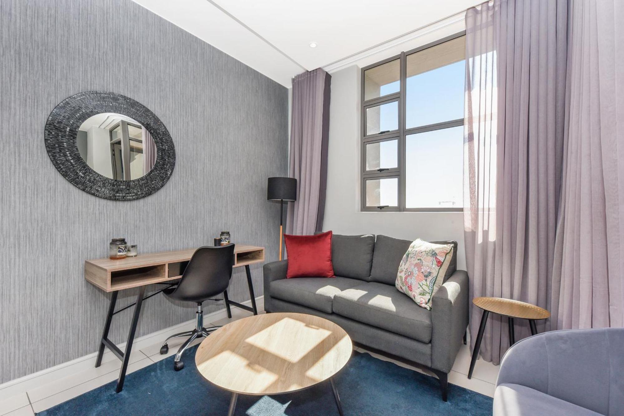 The Median Rosebank Luxury Apartment - Building With Generator Johannesburg Exterior photo